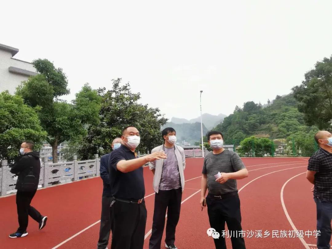 利川市教育局胡书记莅临沙溪民中视察指导九年级复学复课工作